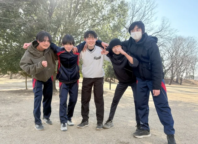 １月３０日の選択授業の様子です！

選択体育では、日曜のハーフマラソンに向けての走り込みと、１年生VS２年生でサッカー対決を行いました⚽
勝者は・・・１年生！先輩いわく、とても強かったとのことです😮💫

選択芸術では、キャンバスアートを行いました！少ない時間の中で、それぞれの個性のでる作品を完成させることができましたね🎉

次回の選択授業もお楽しみに🥰

#通信制 #通信制高校 #わせがく#茨城 #守谷 #個別相談 #不登校支援