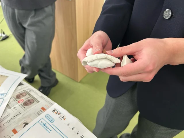 【芸術の授業🎨】

1年生は、紙粘土を用いて食品サンプルを作っています😊
何が出来上がるのでしょうか…？

太田キャンパスでは選択授業の他に、皆で楽しく！芸術の授業を行なっています🍀

#わせがく太田　#芸術　#授業　#食品サンプル　#選択授業