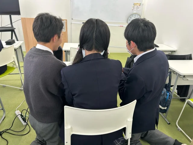 【探究week】

わせがく太田キャンパスでは、探究学習に力を入れています💪
1年生は農業体験、2年生はインターンシップで学んだことを、1年間の学習のまとめとして発表します✨

班のメンバーで楽しく、和気あいあいと学習をしている様子が伝わりますね😊

#わせがく太田　#通信制高校　#探究活動　#和気あいあい　#発表会