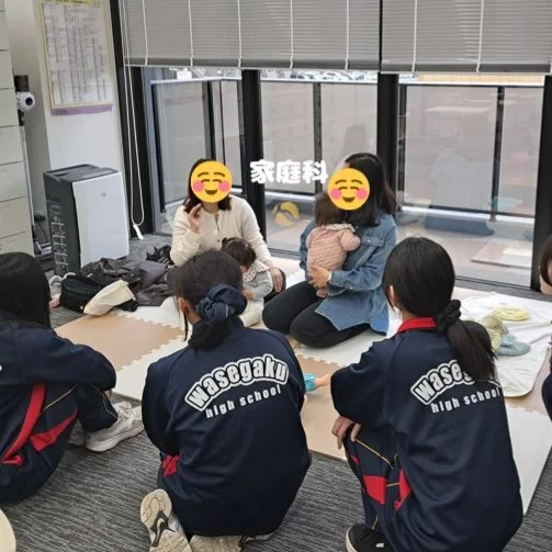 家庭科の授業で保育体験を行いました👶
赤ちゃん人形を使って抱っこやお世話に挑戦！
命の大切さや子育ての大変さを、体験を通して学ぶことができました✨

#通信制 #通信制高校 #わせがく#茨城 #守谷 #個別相談 #不登校支援 #授業風景 #つくばエクスプレス