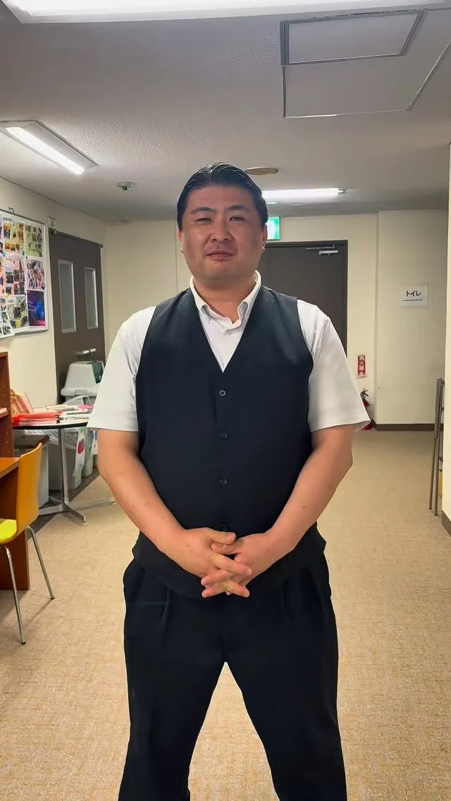 📚先生紹介シリーズ📚
今回は、わせがくPURE高校 早稲田キャンパスのキャンパス長、
日暮先生 の紹介です！

いつも落ち着いた雰囲気で、
生徒のことをあたたかく見守ってくださる日暮先生。

困った時や不安な時、
そっと声をかけてくれる存在で、
校舎全体を支えてくださっています🌱

先生たちのこと、生徒たちのこと、
そして「学校ってどんな場所であってほしいか」を、
いつも真剣に考えてくださっている先生です。

早稲田キャンパスを安心できる場所にしてくれている、
とても大きな存在です✨

#わせがくPURE高校
#わせがくPURE高校早稲田キャンパス
#通信制高校
#先生紹介
#高校生活