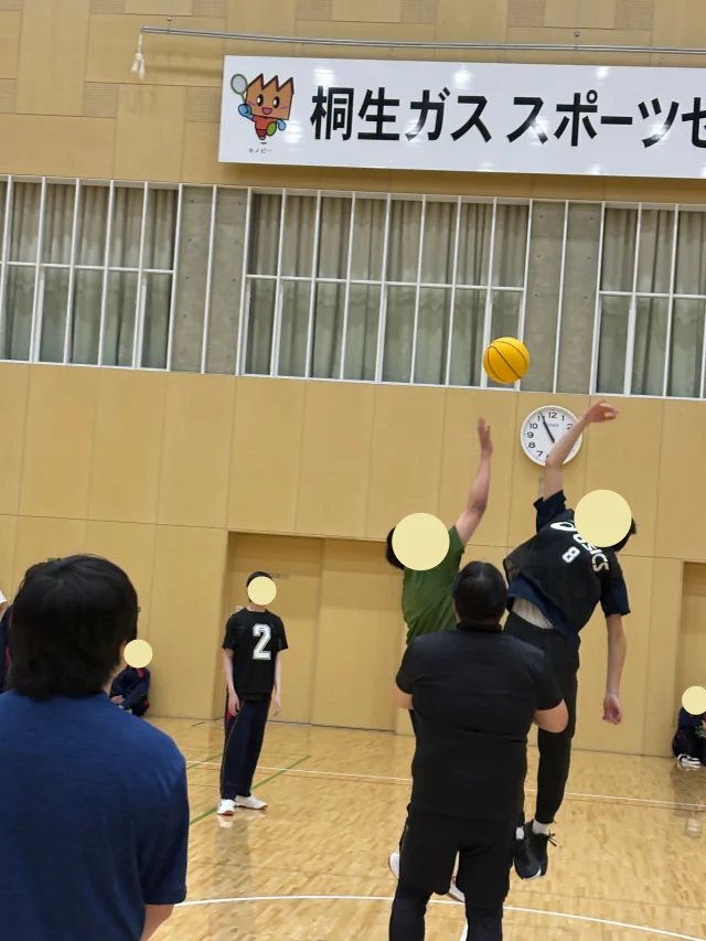 🏀集中体育🏀

先日、集中体育で
🥅ポートボール🥅実施しました！

はじめましてのチームメイトもいる中で
それぞれが協力しながら取り組んでいました👏

❔集中体育とは‥
通信制高校の必修授業スクーリングの１つで、体育の実技です。

＊＊＊
わせがくＰＵＲＥ高等学校 桐生キャンパス
⋆┈┈┈┈┈┈┈┈┈┈┈┈┈┈┈┈┈┈⋆
住所：群馬県桐生市稲荷町４－２０
ＪＲ桐生駅🚃徒歩５分
新入学・転入学・編入学
⋆┈┈┈┈┈┈┈┈┈┈┈┈┈┈┈┈┈┈⋆
🏫学校見学会🏫
６月２７日(土)１０：００〜
７月２５日(土)１０：００〜
８月２９日(土)１０：００～
⋆┈┈┈┈┈┈┈┈┈┈┈┈┈┈┈┈⋆
平日の個別相談も可能です！
お気軽にお問い合わせください。
⋆┈┈┈┈┈┈┈┈┈┈┈┈┈┈┈┈┈┈⋆
わせがくＰＵＲＥのHPまたはお電話にて
ご予約ください🌈
ご参加お待ちしております🦄

#わせがくＰＵＲＥ高等学校 #わせがくＰＵＲＥ高等学校桐生キャンパス #桐生市 #新入生 #編入学 #不登校支援