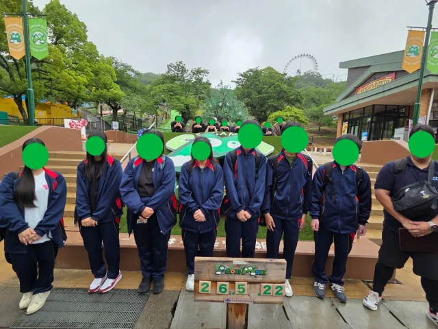 学びの冒険デー👩🏻‍🏫
３年次🎡卒業遠足

先日、全学年５日・午前スタイルにて
学びの冒険デーを実施しました。

学年ごとに特別活動を行いました。
３年次は、卒業遠足で
相模湖MORIMORIへ行ってきました😊

残念ながら、悪天候のため休止中の
アトラクションもありましたが、
笑顔であふれる卒業遠足となりました☘️

＊＊＊
わせがくＰＵＲＥ高等学校 桐生キャンパス
⋆┈┈┈┈┈┈┈┈┈┈┈┈┈┈┈┈┈┈⋆
住所：群馬県桐生市稲荷町４－２０
ＪＲ桐生駅🚃徒歩５分
新入学・転入学・編入学
⋆┈┈┈┈┈┈┈┈┈┈┈┈┈┈┈┈┈┈⋆
🏫学校見学会🏫
６月２７日(土)１０：００〜
７月２５日(土)１０：００〜
８月２９日(土)１０：００～
⋆┈┈┈┈┈┈┈┈┈┈┈┈┈┈┈┈⋆
平日の個別相談も可能です！
お気軽にお問い合わせください。
⋆┈┈┈┈┈┈┈┈┈┈┈┈┈┈┈┈┈┈⋆
わせがくＰＵＲＥのHPまたはお電話にて
ご予約ください🌈
ご参加お待ちしております🦄

#わせがくＰＵＲＥ高等学校 #わせがくＰＵＲＥ高等学校桐生キャンパス #桐生市 #新入生 #編入学 #不登校支援