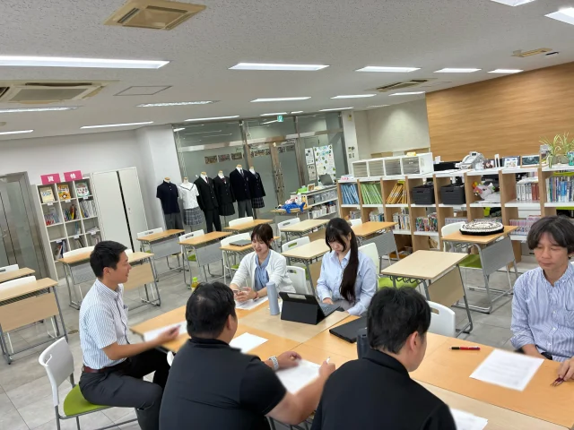 📚職員研修

本日は職員研修を行いました。

よりよい教育・よりよい学校づくりを目指して、職員同士で学びを深める時間となりました。

今回の研修で得た学びを、日々の生徒との関わりや授業に活かしていきます✨

これからも、生徒一人ひとりの成長を支えられる学校を目指して、職員一同学び続けていきます！